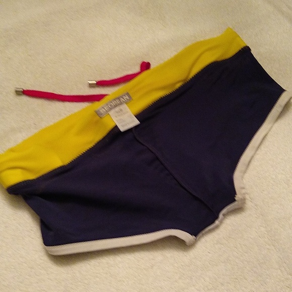 Seobean Swimsuit - Picture 6 of 7